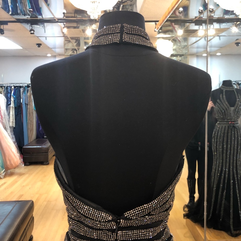 Long sparkly halter dress - Picture 6 of 6